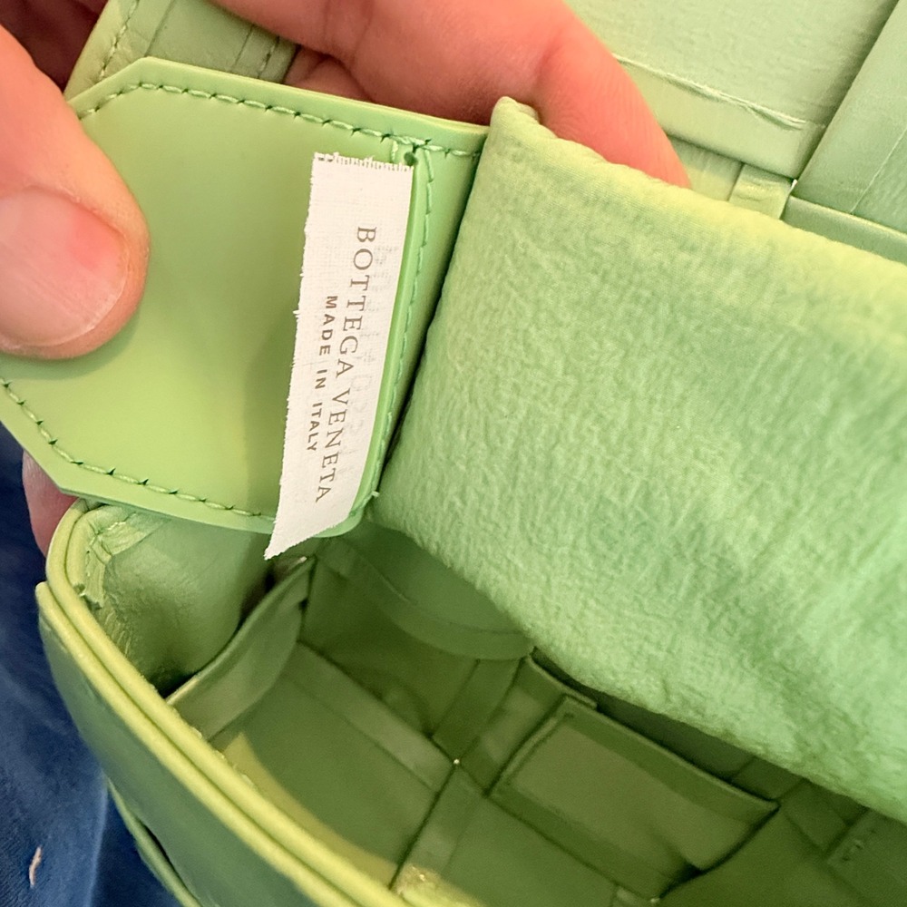 Bottega Veneta Cassette Wallet on Strap Green Intrecciato Lambskin Crossbody NWT - Picture 7 of 16